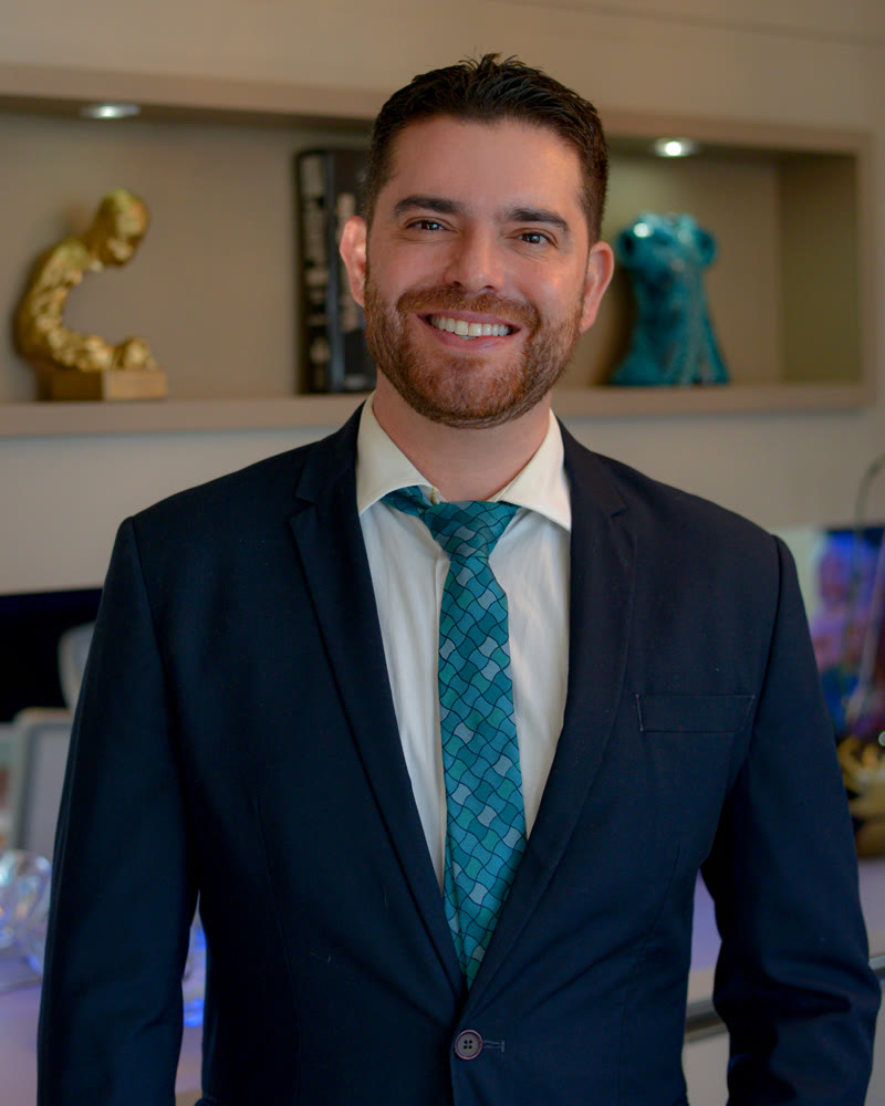 Dr. Henrique Reis, cirurgião plástico